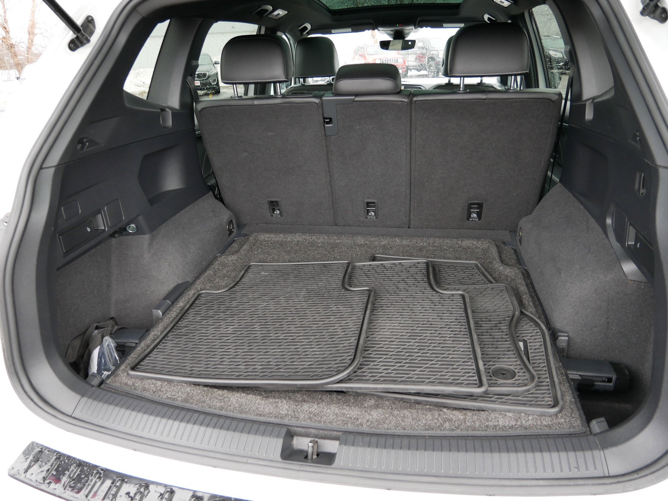 2023 Volkswagen Tiguan SE R-Line Black