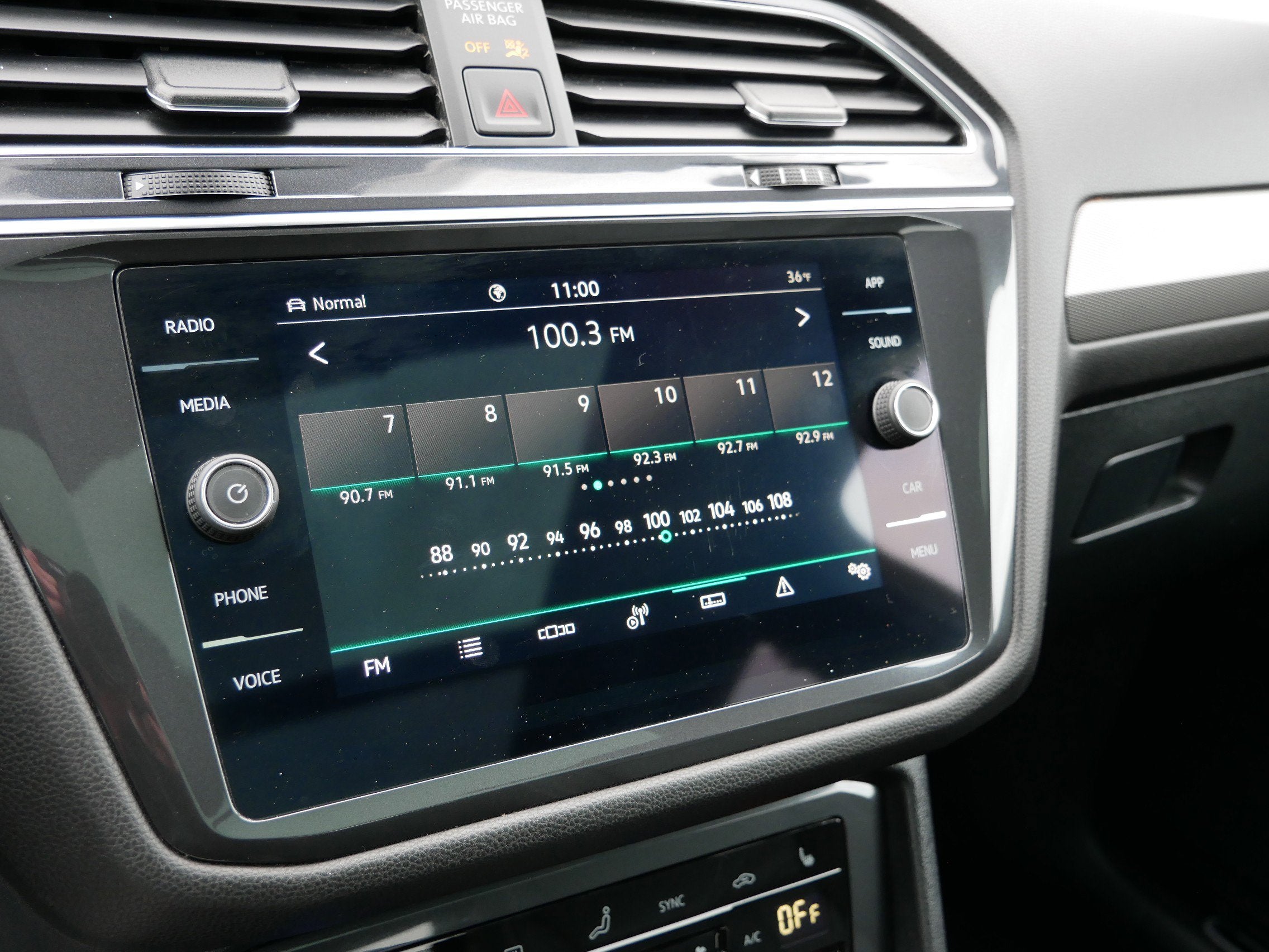 2023 Volkswagen Tiguan SE R-Line Black