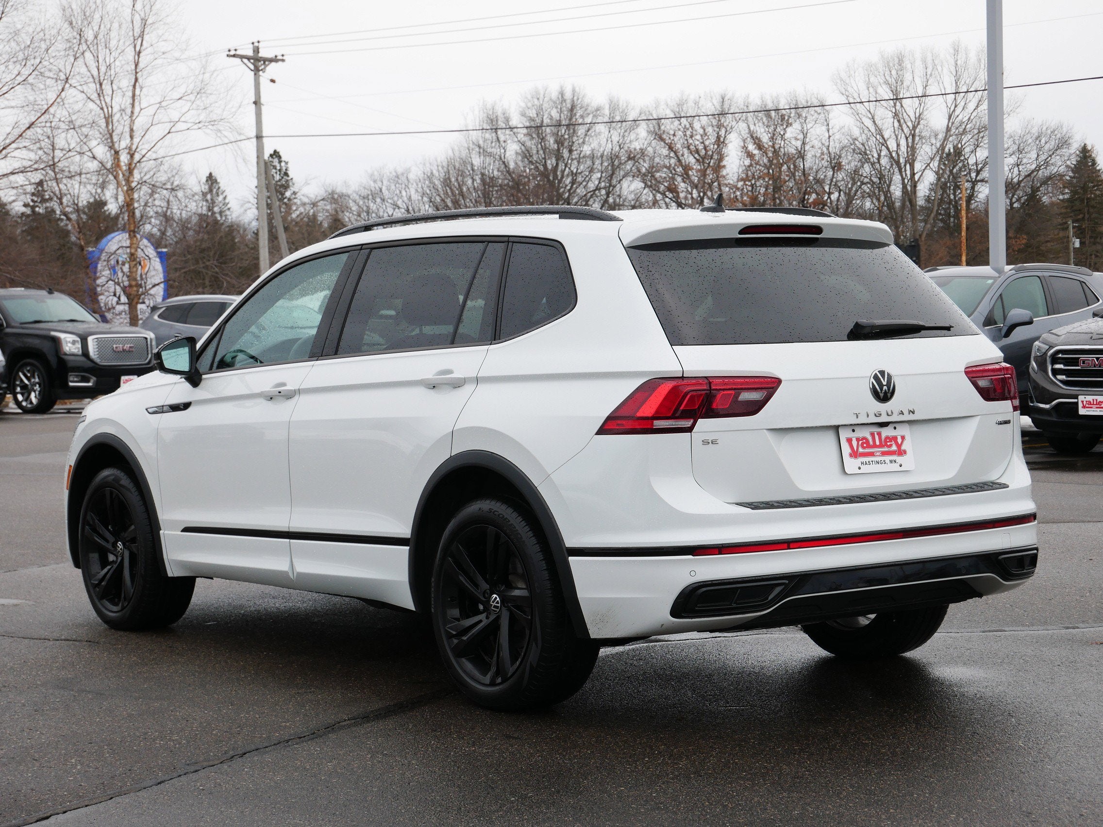 2023 Volkswagen Tiguan SE R-Line Black