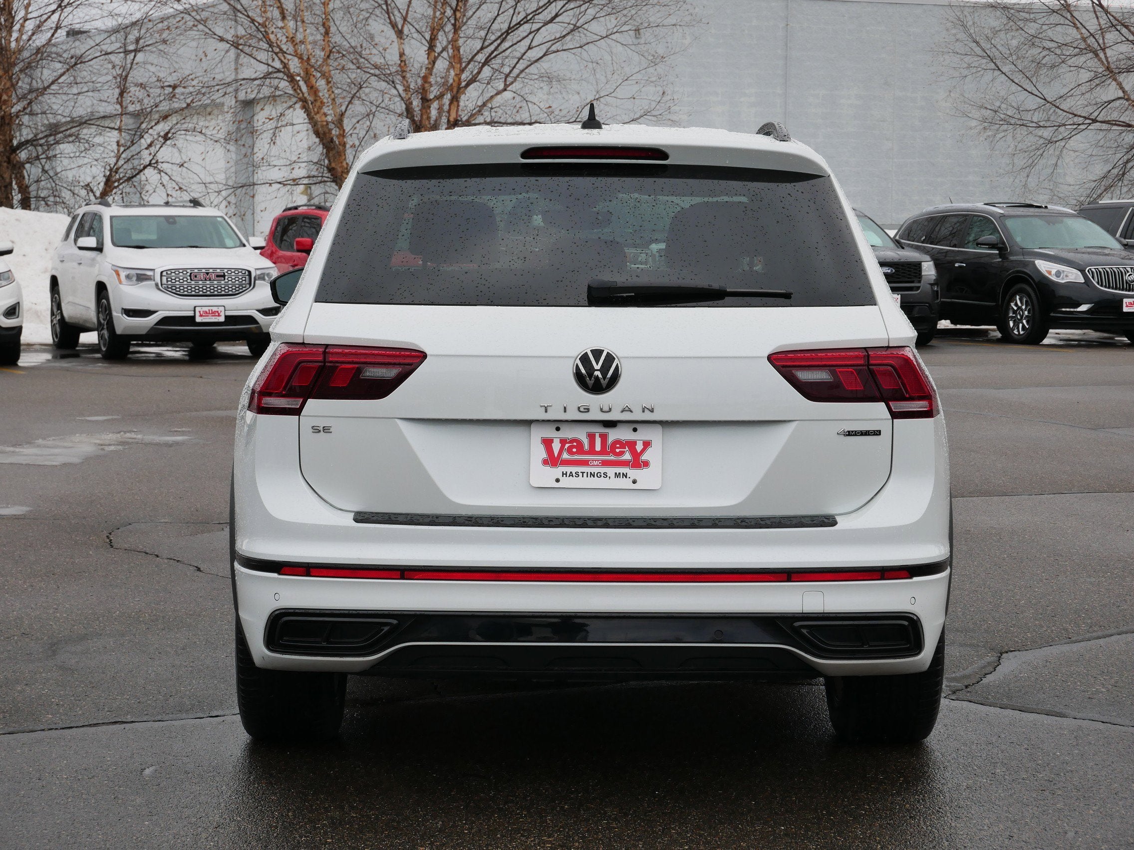 2023 Volkswagen Tiguan SE R-Line Black