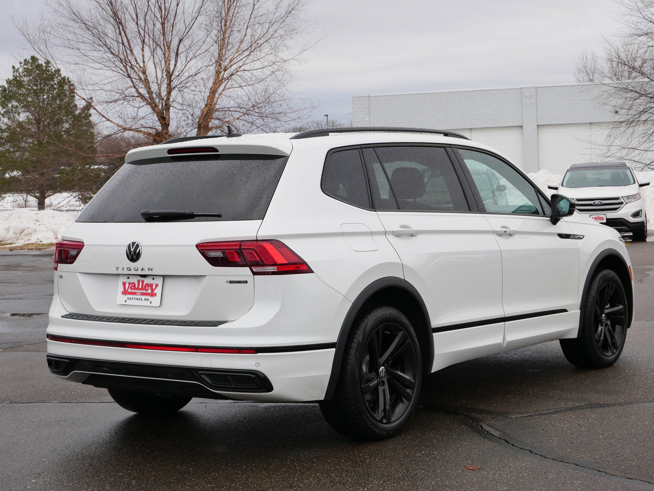 2023 Volkswagen Tiguan SE R-Line Black