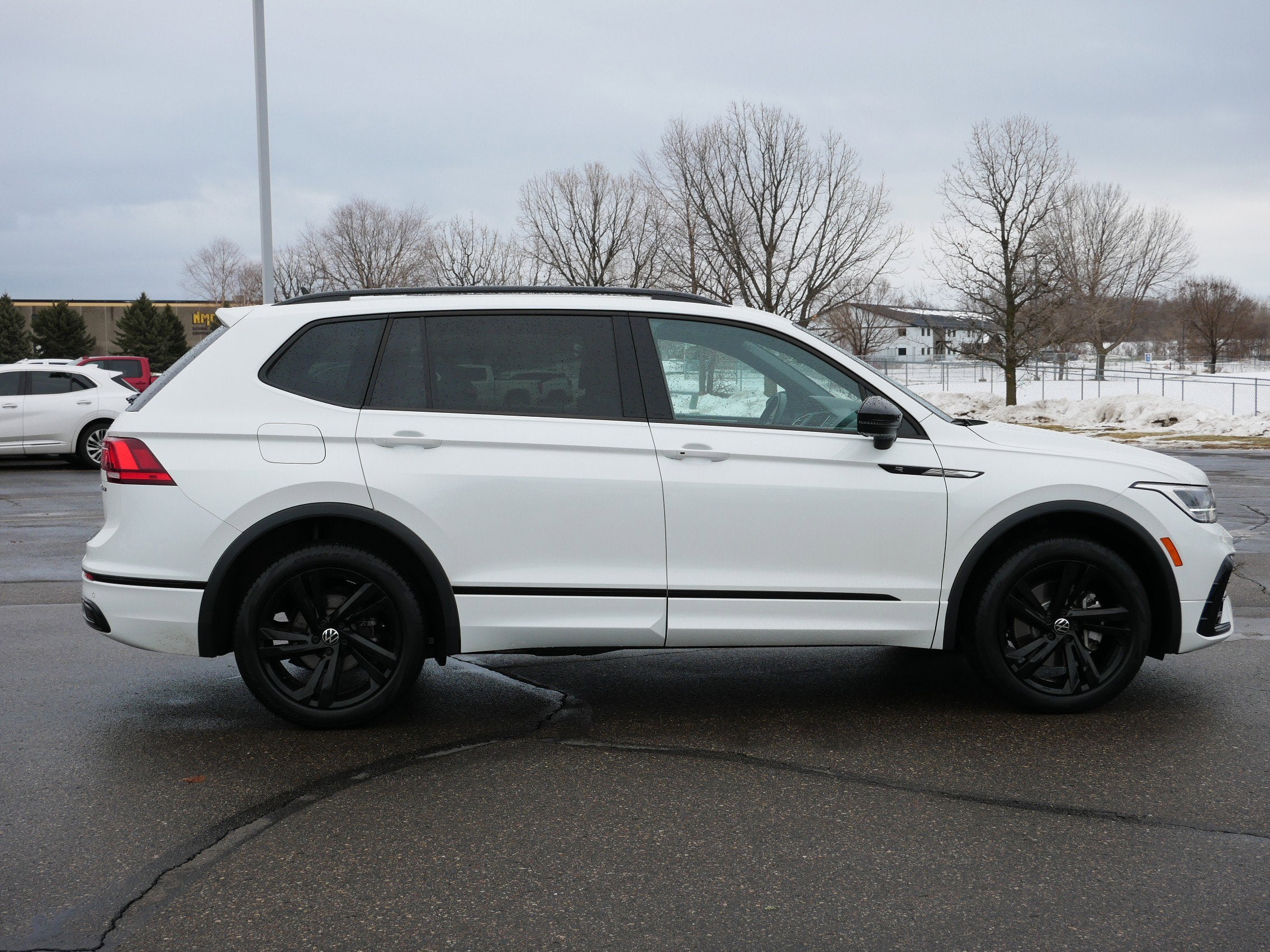 2023 Volkswagen Tiguan SE R-Line Black