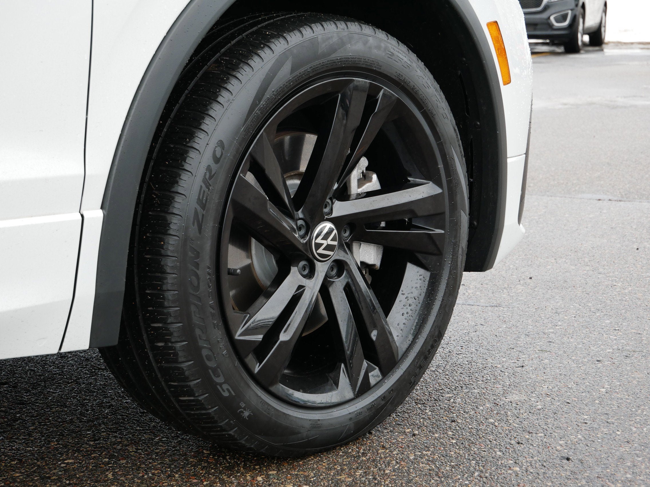 2023 Volkswagen Tiguan SE R-Line Black